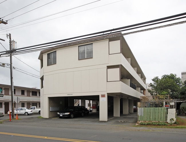 2241 Young St in Honolulu, HI - Building Photo - Building Photo