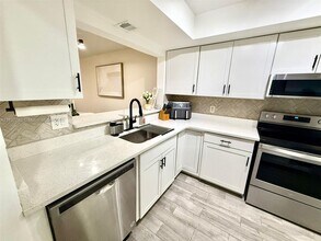 300 Promenade Dr in Dunedin, FL - Building Photo - Building Photo