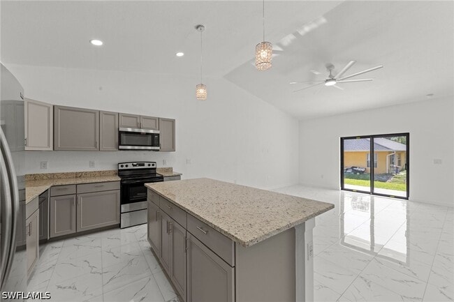 1940 Laverna Ave in Lehigh Acres, FL - Building Photo - Building Photo
