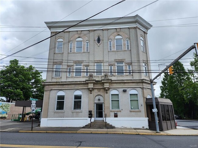 1 N Broadway in Wind Gap, PA - Foto de edificio - Building Photo