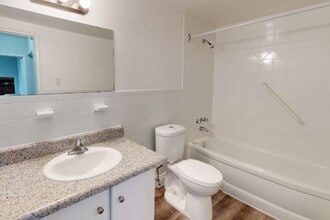 Elm Gardens in Burlington, ON - Building Photo - Building Photo