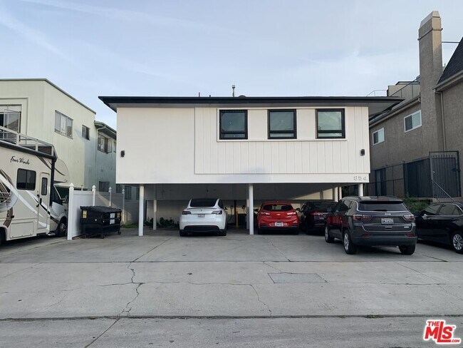 property at 854 S Sherbourne Dr