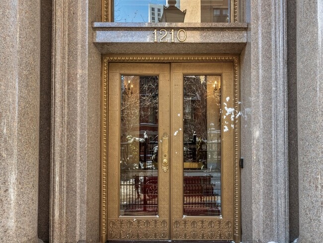 1210 N Astor St in Chicago, IL - Building Photo - Building Photo