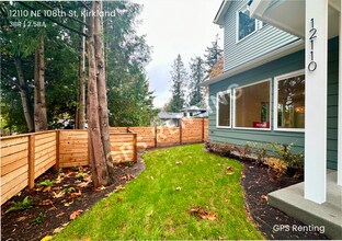 12110 NE 108th St in Kirkland, WA - Building Photo - Building Photo