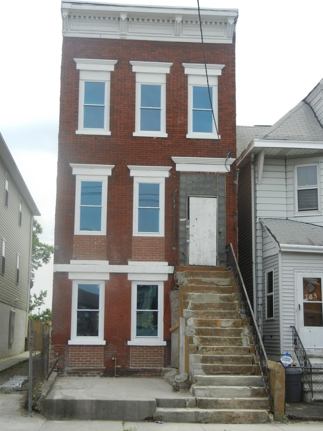 281 Forrest St in Jersey City, NJ - Building Photo - Building Photo