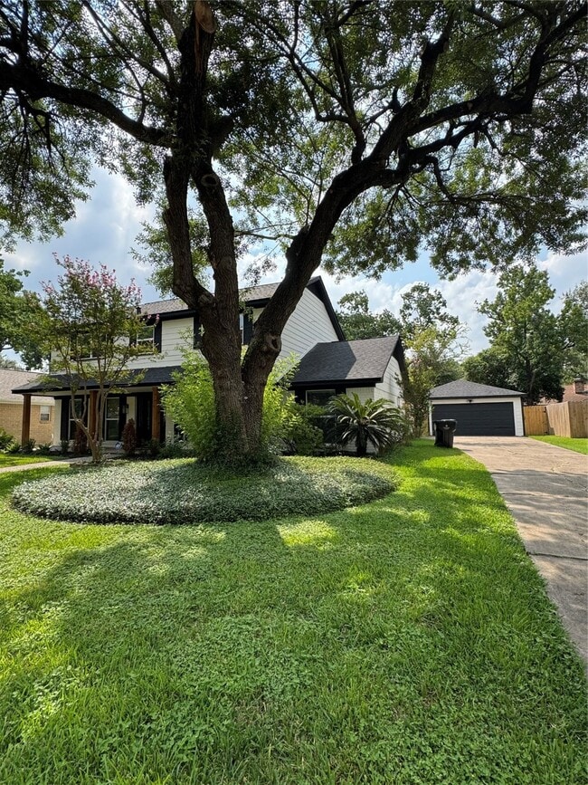 10907 Olympia Dr
