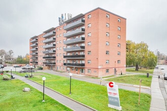 1051-1061 Seneca Av in Mississauga, ON - Building Photo - Building Photo