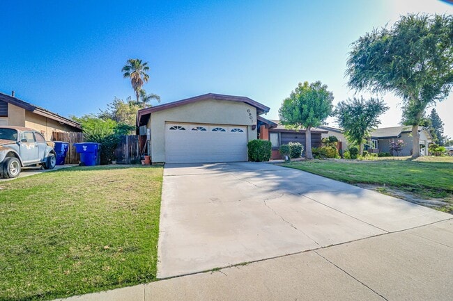 6901 Shelby Loop in Bakersfield, CA - Building Photo - Building Photo