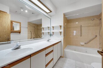 5240 Las Cruces Dr in Las Vegas, NV - Building Photo - Building Photo