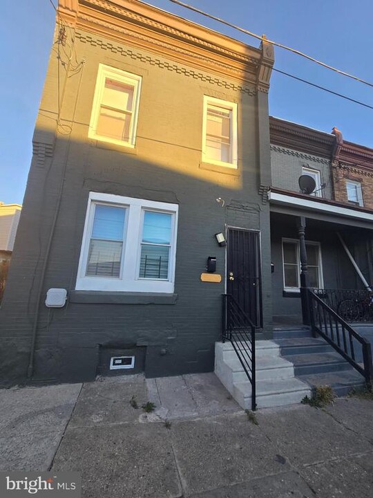 1325 N 49th St in Philadelphia, PA - Building Photo