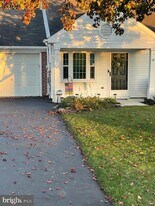 5 Fieldcrest Dr in Mechanicsburg, PA - Building Photo