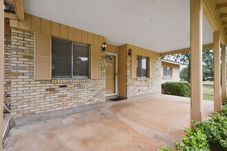 185 Oklahoma Ave in New Braunfels, TX - Building Photo - Building Photo