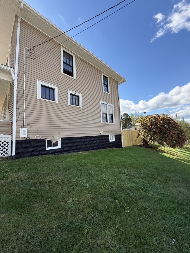 403 Pine St in Zanesville, OH - Building Photo - Building Photo