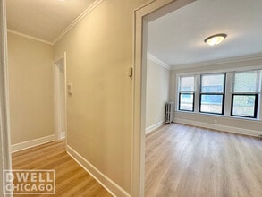 2327 N Spaulding Ave, Unit 1 in Chicago, IL - Foto de edificio - Building Photo