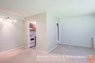 Quiet 1 Bedroom Unit, Onsite Laundry, Secured Entry in Lethbridge, AB - Building Photo - Building Photo