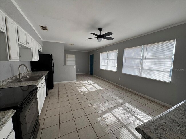 218 W 4th St in Frostproof, FL - Building Photo - Building Photo