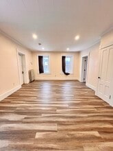 147 Pleasant St, Unit 2 in Gardner, MA - Foto de edificio - Building Photo