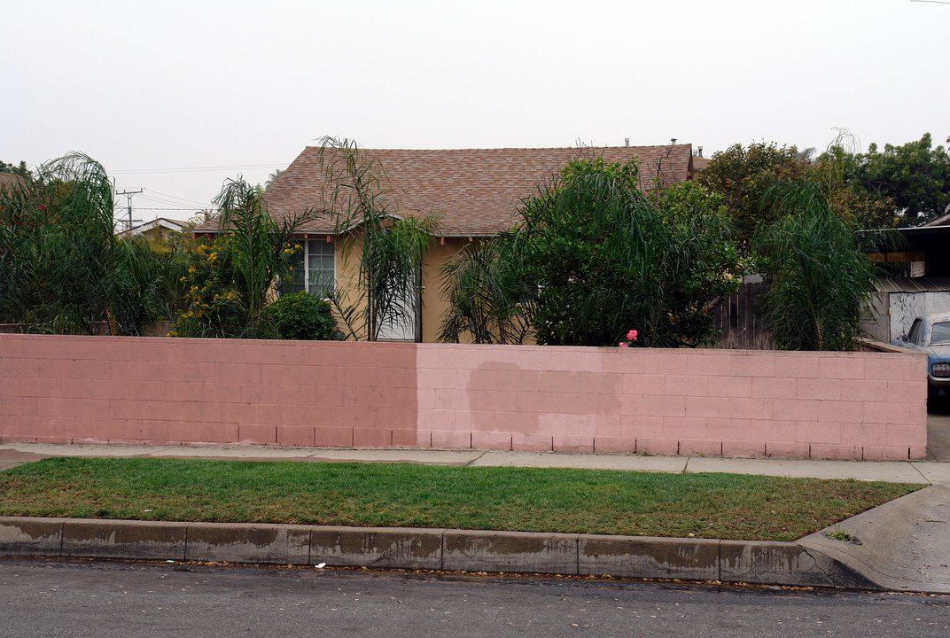 821 S Flower St in Inglewood, CA - Building Photo