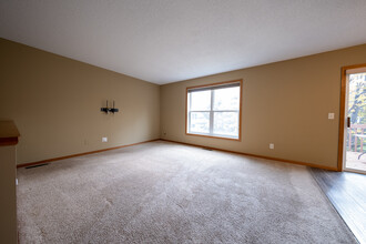 15645 Float Ct in Apple Valley, MN - Building Photo - Building Photo