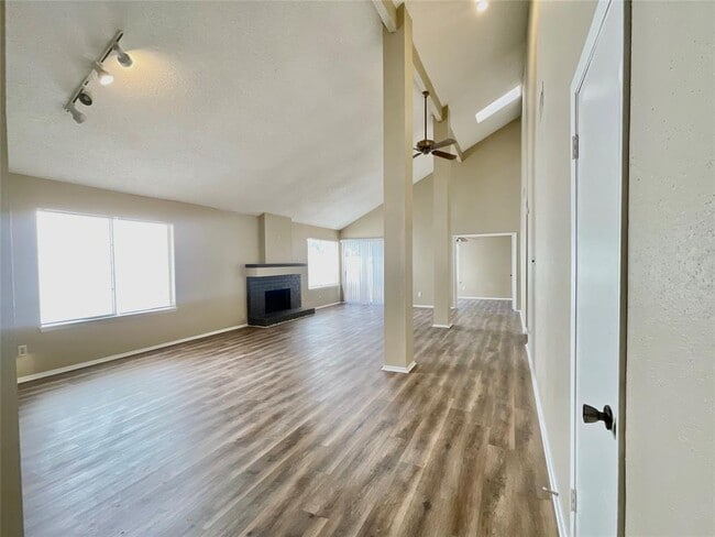 19714 Lake Hollow Ln in Houston, TX - Building Photo - Building Photo