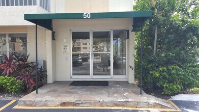 50 SW 3rd Ave in Boca Raton, FL - Building Photo - Building Photo