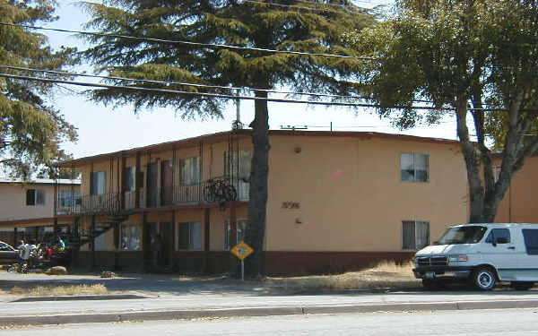 37266 Cherry St in Newark, CA - Foto de edificio - Building Photo