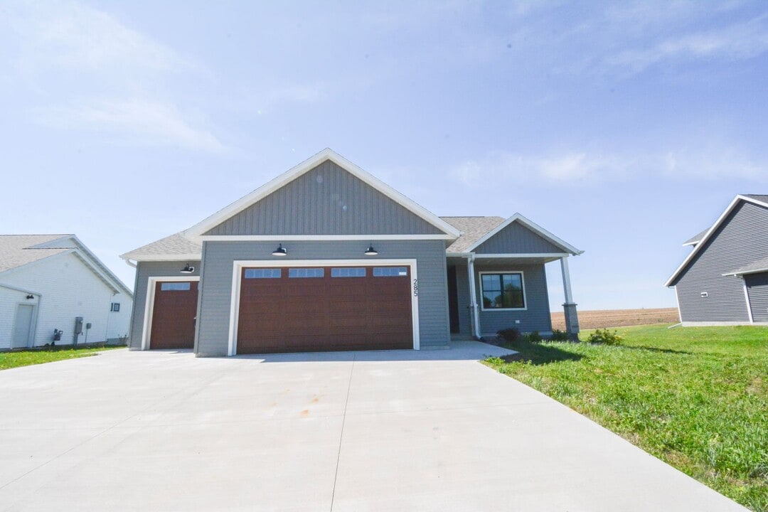 285 7th Ave SE in Plainview, MN - Building Photo