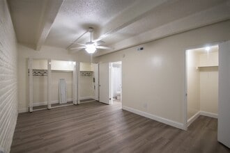 Harvard Square in Dallas, TX - Building Photo - Building Photo