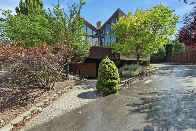 property at 2944 Starview Dr