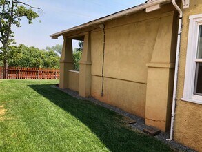 1539 Riverside Dr in Redding, CA - Building Photo - Building Photo