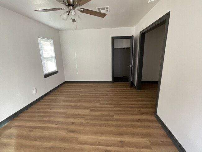 2413 NE 27th St in Oklahoma City, OK - Foto de edificio - Building Photo