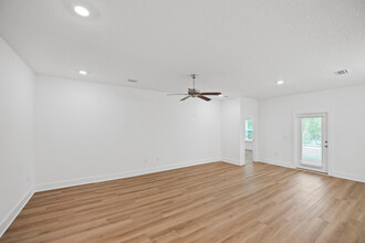 21073 Teluga Ave in Fairhope, AL - Building Photo - Building Photo