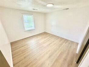 47 Manchester St in West Warwick, RI - Building Photo - Building Photo