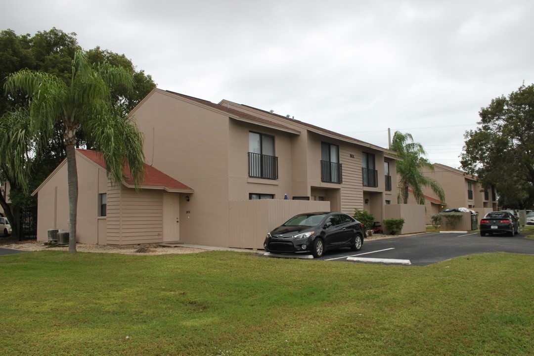 Paradise Garden Apartments in Cape Coral, FL - Building Photo