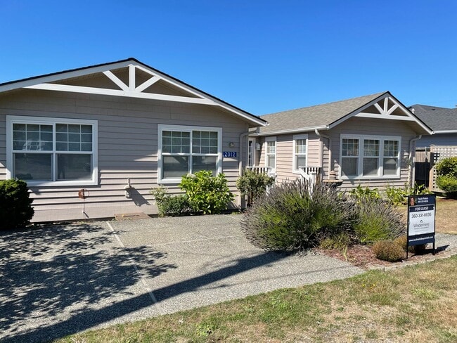 property at 2012 Pinecrest Ave