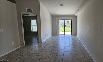 2821 Skyline Blvd in Cape Coral, FL - Building Photo - Building Photo