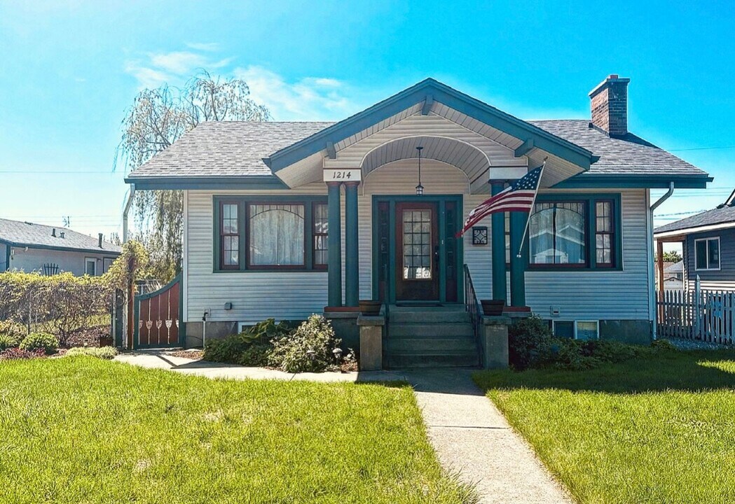 1212-1214 E Illinois Ave in Spokane, WA - Building Photo