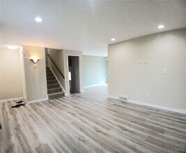 8244 Mantova Dr in Clay, NY - Building Photo - Building Photo