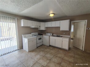 2929 E Elm Ave in Las Vegas, NV - Foto de edificio - Building Photo