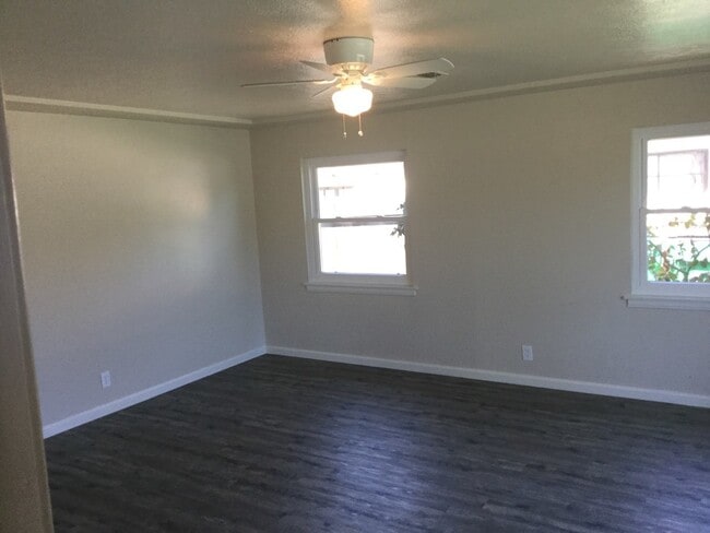 2945 D St in Selma, CA - Foto de edificio - Building Photo