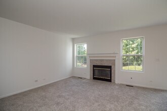 444 Windham Cove Dr in Crystal Lake, IL - Building Photo - Building Photo