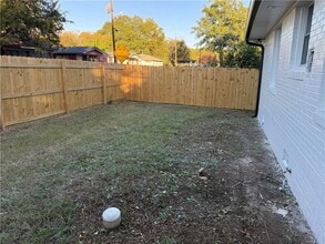 5136 Jones Rd in Forest Park, GA - Building Photo - Building Photo