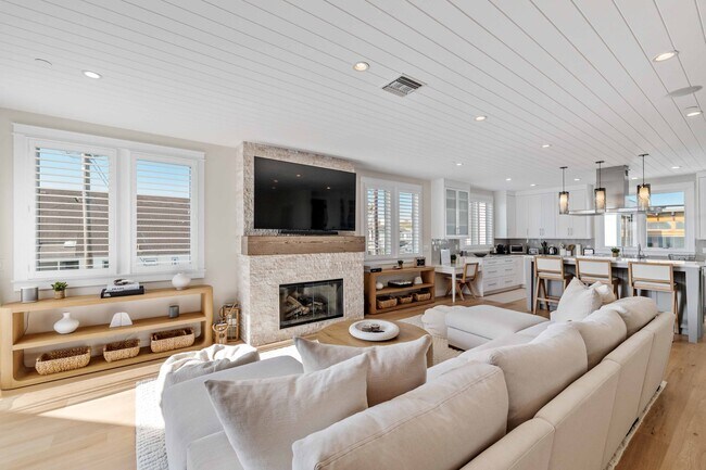 815 Crest Dr in Manhattan Beach, CA - Foto de edificio - Building Photo