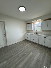 3419 Grover St, Unit 1 in McKeesport, PA - Foto de edificio - Building Photo