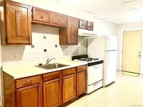 58 Cottage St in Middletown, NY - Building Photo - Building Photo