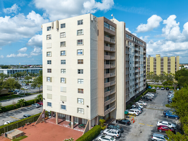 Plaza of Westland Condominium in Hialeah, FL - Building Photo - Building Photo