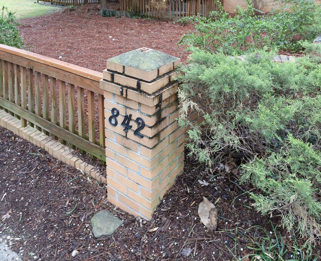 842 Glendale Terr. in Atlanta, GA - Building Photo - Building Photo