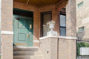 1326 W George St, Unit 1 in Chicago, IL - Building Photo