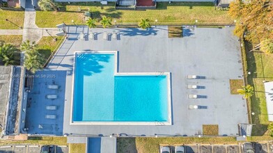 110 Fontainebleau Blvd, Unit 202 in Miami, FL - Building Photo - Building Photo