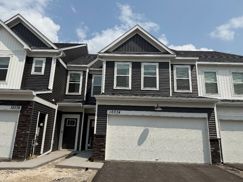10374 Glacier Ln N in Maple Grove, MN - Building Photo